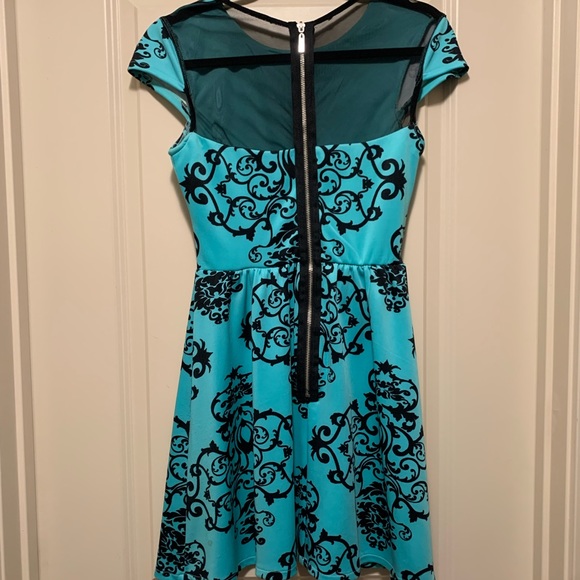 Women’s dress - Picture 4 of 8